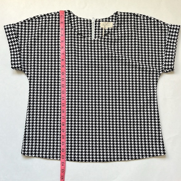 Melloday Women's Houndstooth Top - Picture 9 of 9